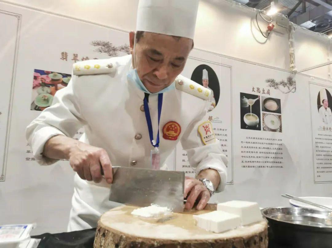 2025新澳门和香港精准免费大全三八助手,全面释义、解释与落实